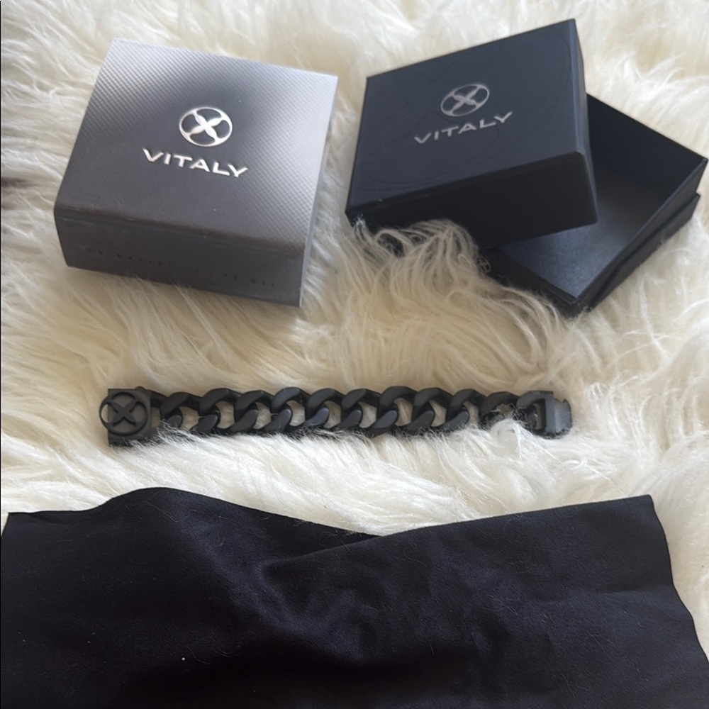 Vitaly Integer Bracelet in Matte Black, size 6.5